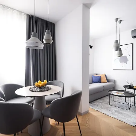 11 11 Apartment