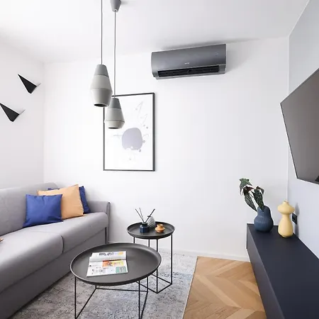 Apartment 11 11 *