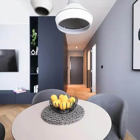 11 11 Apartment *