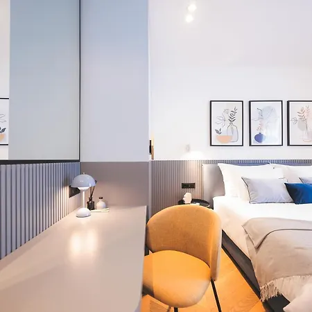 Apartment 11 11 *