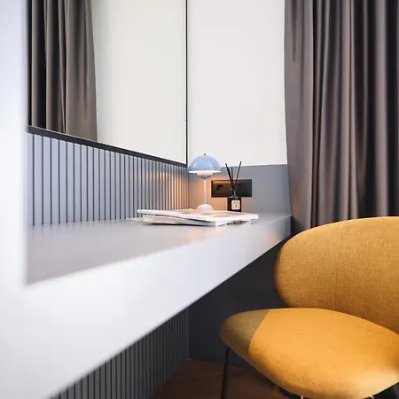 11 11 Apartment *
